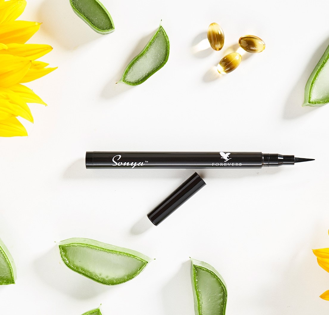 Sonya-precision-liquid-eyeliner